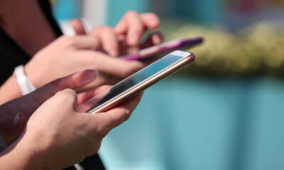 Smartphone tra le mani