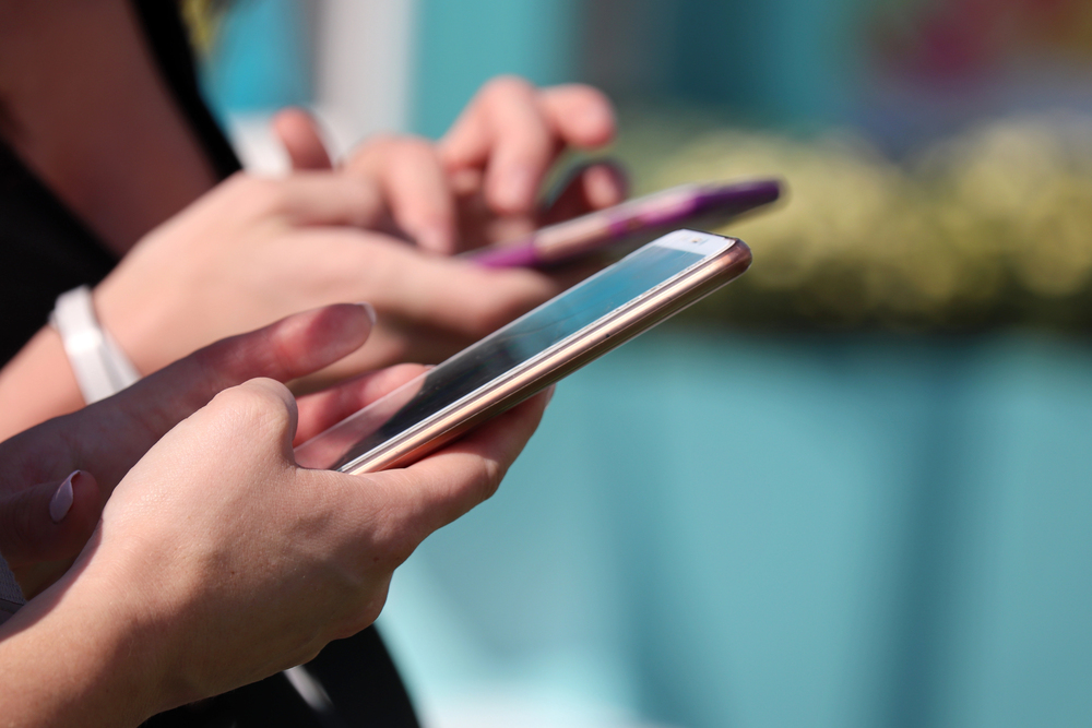 Smartphone tra le mani