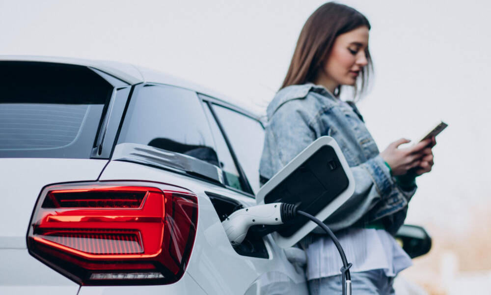 Auto elettrica in carica