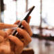 Smartphone in mano